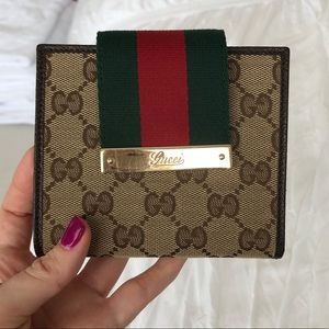 Authentic Women’s Signature Gucci Wallet
